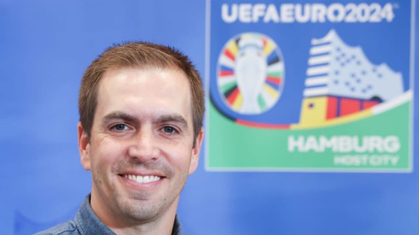 Fußball: Euro 2024 - Turnierdirektor besucht Fußball-Schule