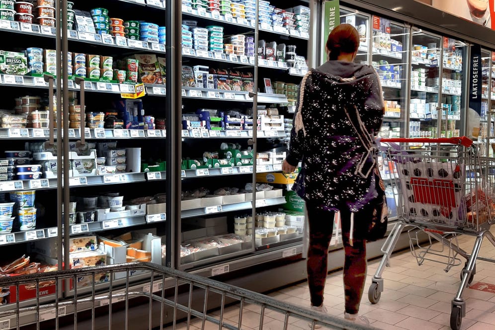 Einkauf in einem Supermarkt: Steigende Preise bereiten den Kunden Sorgen.