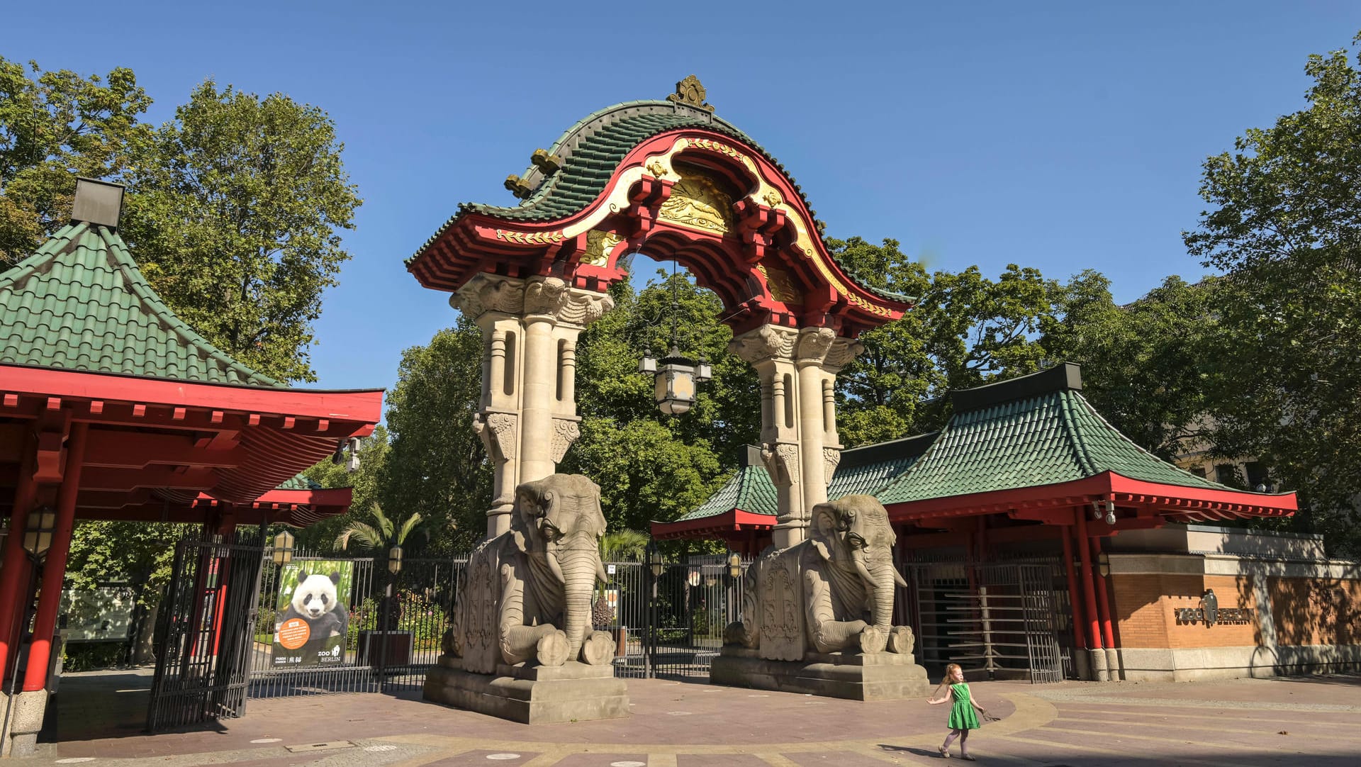 Elefantentor am Zoologischen Garten (Archivbild): In Berlin wird der Zoo vorübergehend geschlossen.