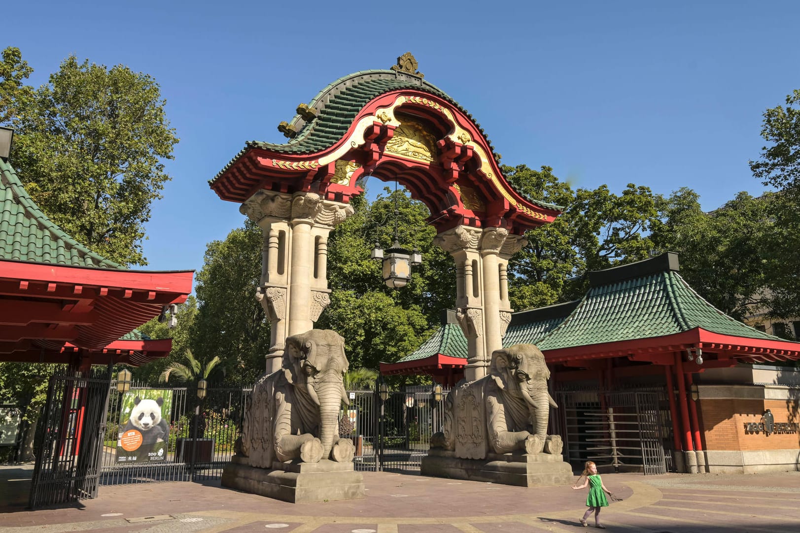 Elefantentor am Zoologischen Garten (Archivbild): In Berlin wird der Zoo vorübergehend geschlossen.