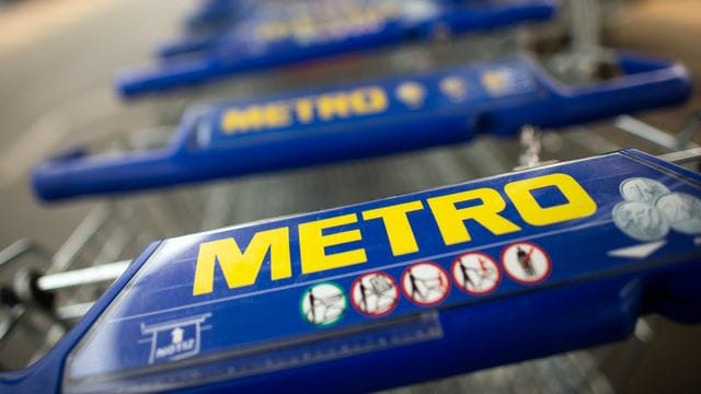 Einkaufswagen von Metro warten auf Benutzer