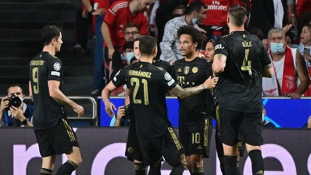 Dank einer starken zweiten Halnbzeit setzte sich der FC Bayern München in Lissabon durch. Dank einer starken zweiten Halnbzeit setzte sich der FC Bayern München in Lissabon durch.