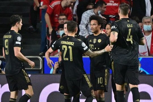 Dank einer starken zweiten Halnbzeit setzte sich der FC Bayern München in Lissabon durch.