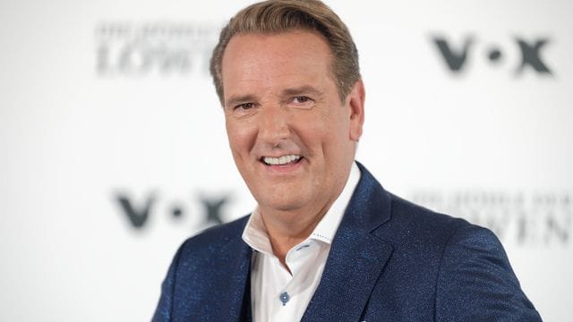 Der Unternehmer Ralf Dümmel lächelt in die Kamera Der Unternehmer Ralf Dümmel lächelt in die Kamera