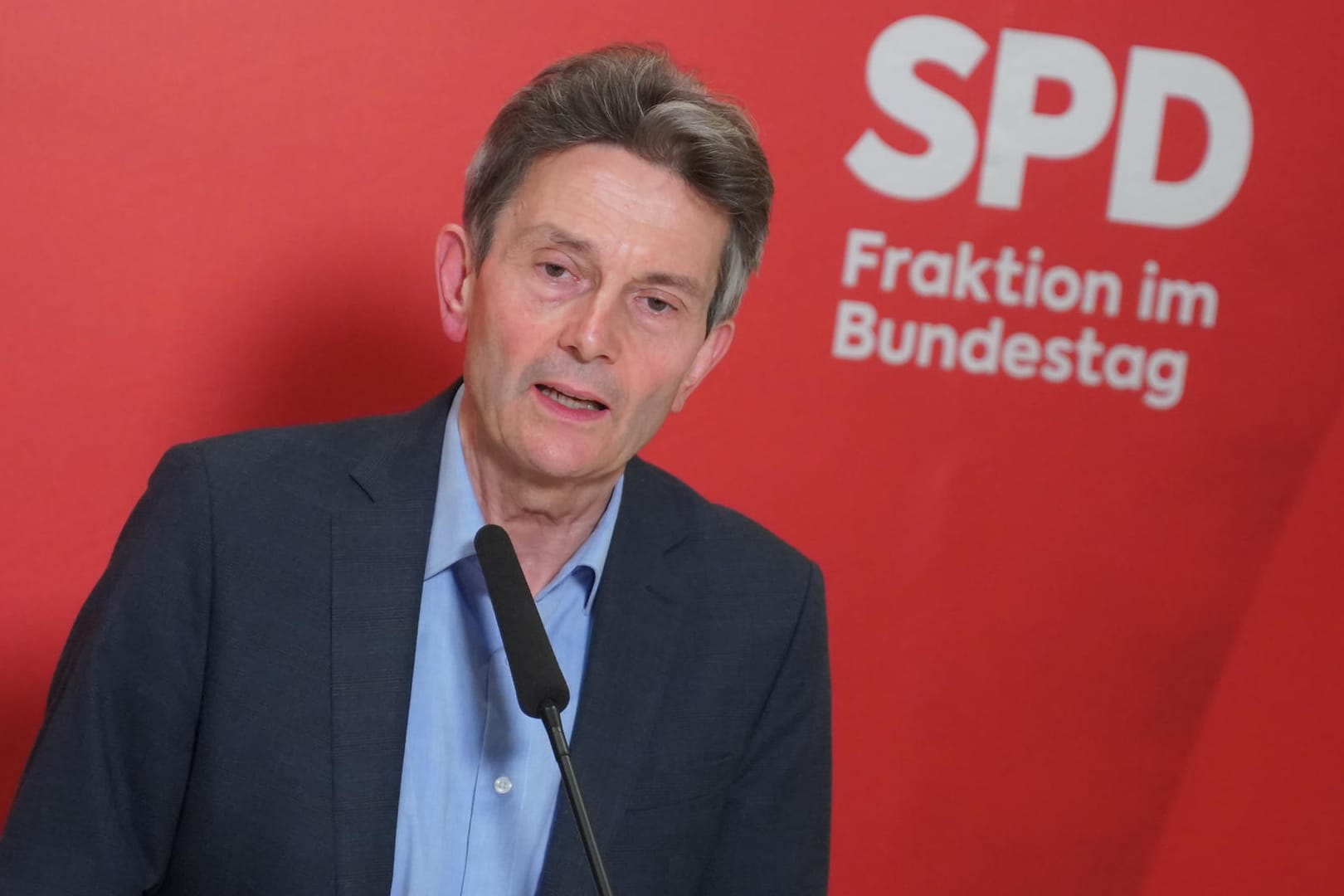 Rolf Mützenich: Der SPD-Fraktionsvorsitzende geht davon aus, dass seine Partei viele eigene Inhalte in die Koalitionsverhandlungen durchsetzen kann.