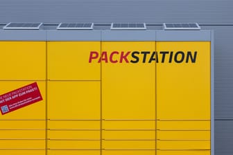 Packstation von Deutsche Post DHL: Der Logistikriese will sein Netz an Packstationen deutlich stärker ausbauen als bisher geplant.