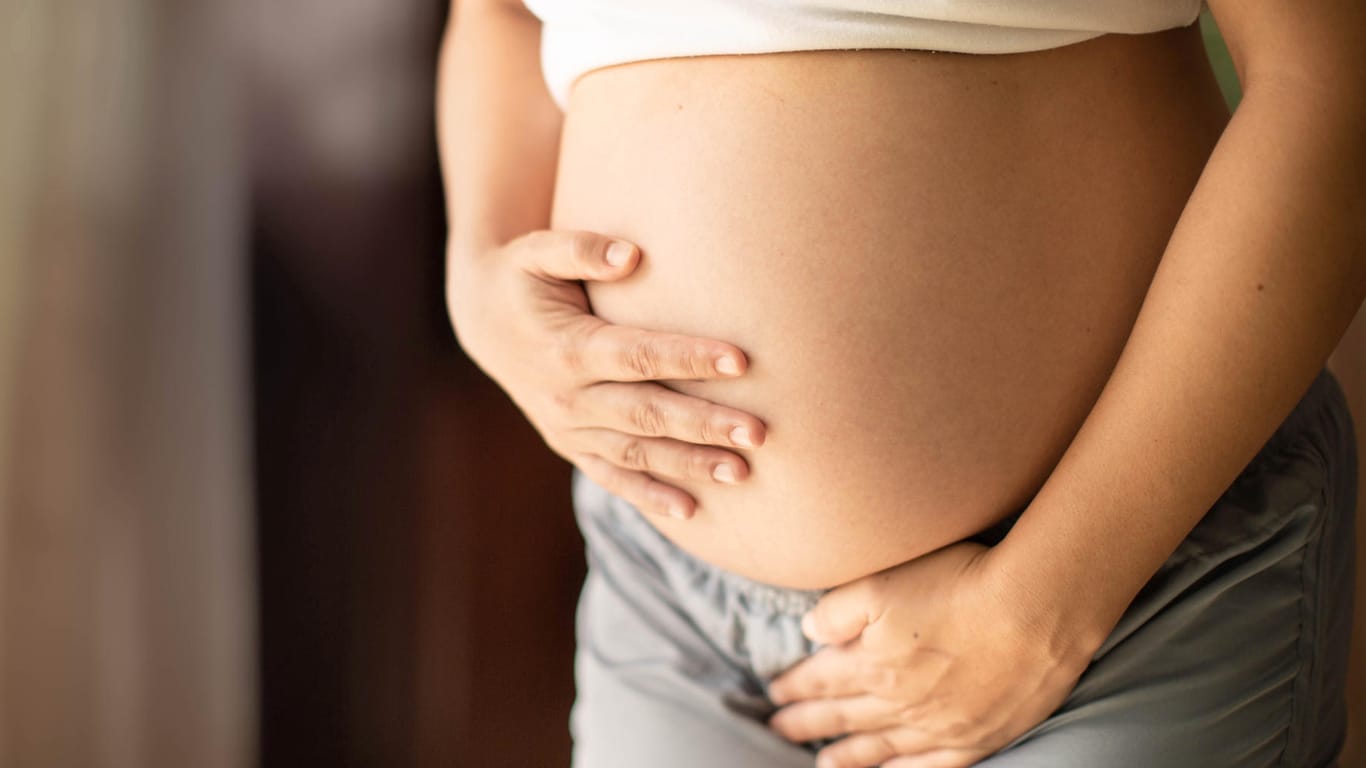 Schwangerschaft: Auch nach der Geburt kann es zu Verstopfungen kommen.