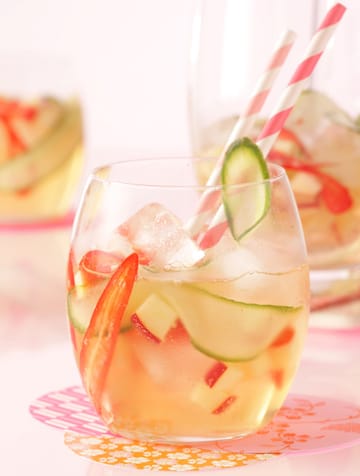 Apple-cucumber drink: you get its subtle sharpness from the chili pepper.