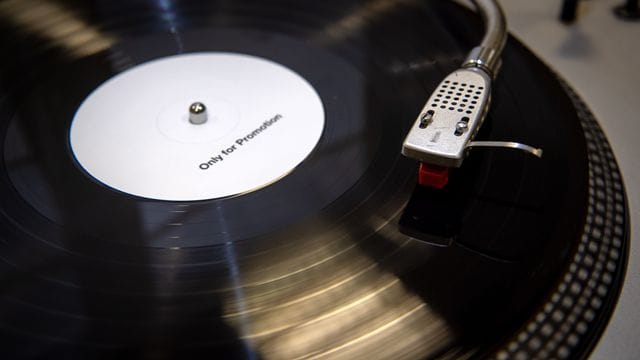 Schallplatten erleben ein Comeback bei Musikfreunden.