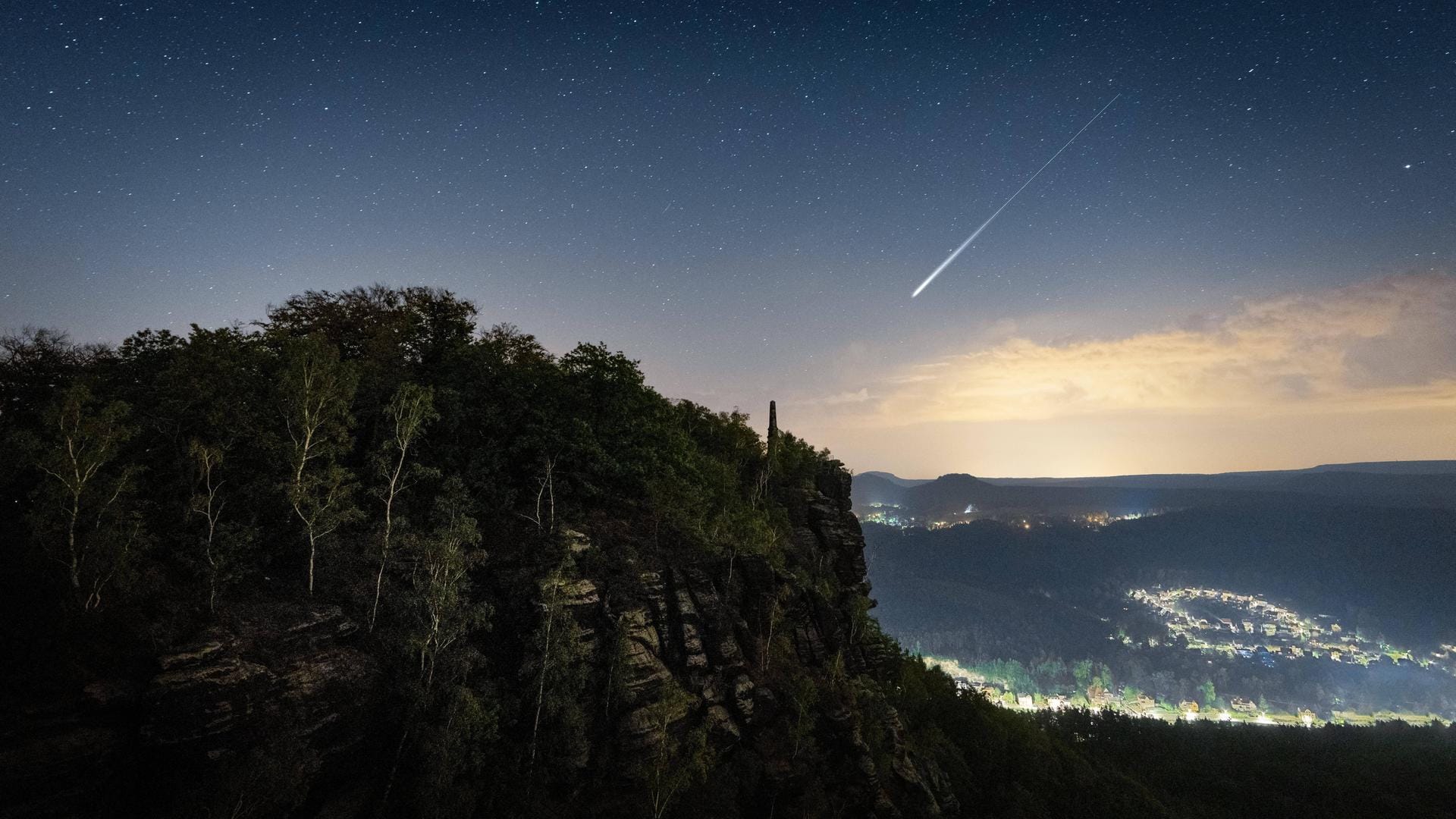 Perseiden Sternschnuppe (Symbolfoto): Im November wird ein Sternschnuppenstrom erwartet.