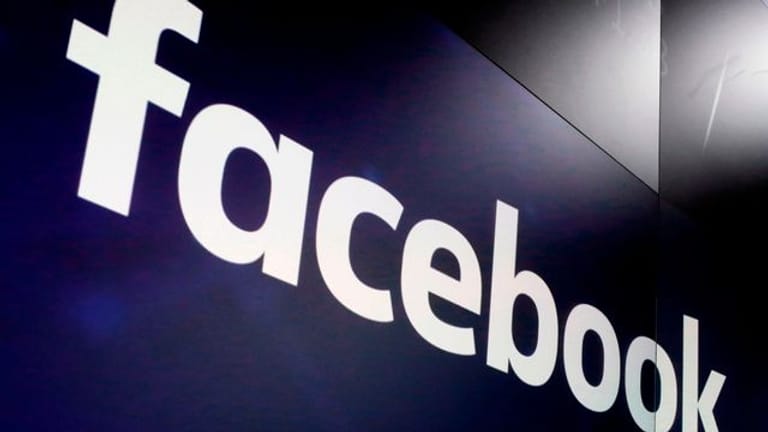 Das Aufsichtsgremium von Facebook fordert von dem Unternehmen mehr Transparenz.