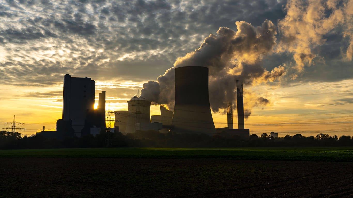 Ein Braunkohle-Kraftwerk in Nordrhein-Westfalen: Dokumente zeigen, wie Länder den IPCC-Bericht in ihrem Sinne beeinflussen wollten. (Symbolfoto)