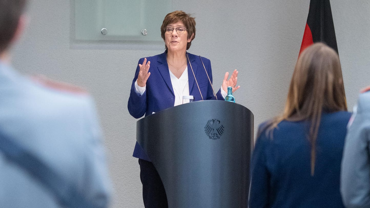 Annegret Kramp-Karrenbauer (CDU): Nach Angaben der Bundesverteidigungsministerin fielen die Reaktionen anderer EU-Staaten auf das Konzept "sehr, sehr positiv" aus.