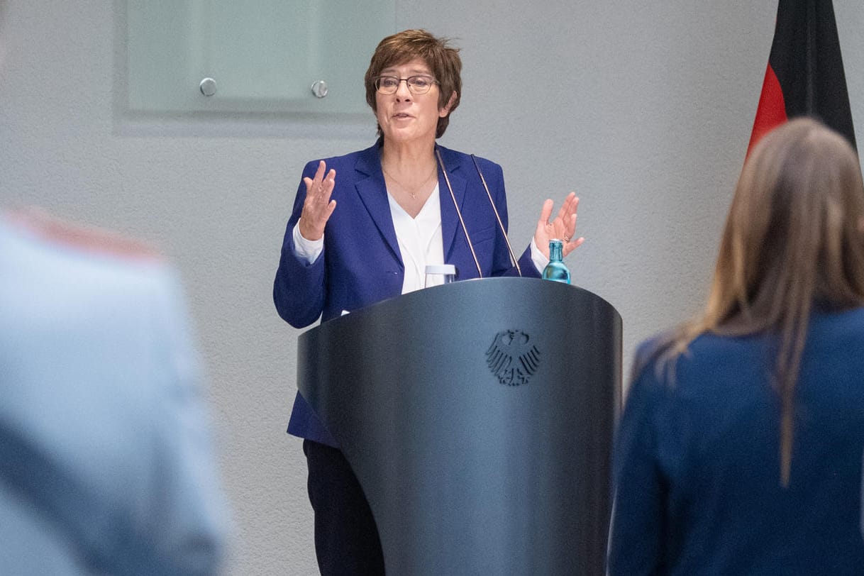 Annegret Kramp-Karrenbauer (CDU): Nach Angaben der Bundesverteidigungsministerin fielen die Reaktionen anderer EU-Staaten auf das Konzept "sehr, sehr positiv" aus.