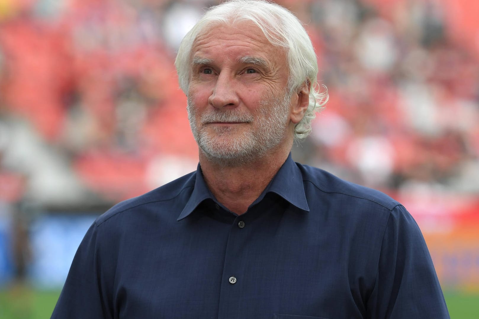 Rudi Völler: Der Leverkusener Geschäftsführer hat auf den Seitenhieb aus Köln eine Antwort parat.
