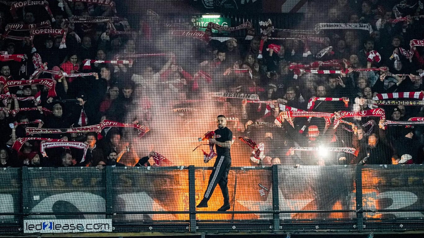 Fans von Union Berlin: Die Partie in Rotterdam wurde auch von Ausschreitungen vorab begleitet.