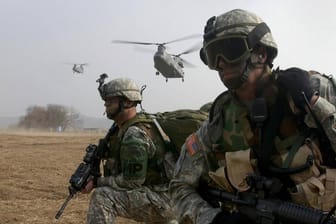 US-Soldaten bei einem Manöver in Südkorea (Archivbild): Die USA wären im Fall eines Angriffs aus China bereit auch den Verbündeten Taiwan zu verteidigen.