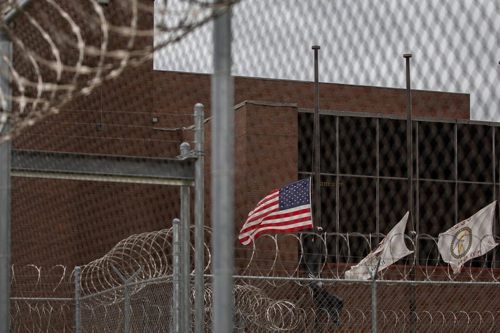 Gefängnis in den USA (Symbolbild): Zwei Insassen sind kurz nach ihrem Ausbruch in einem Pfannkuchenrestaurant geschnappt worden.