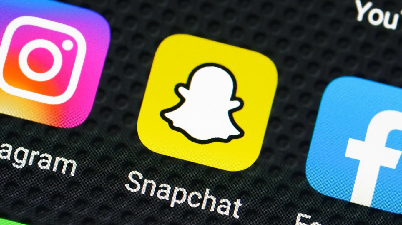 Snapchat-App (Symbolbild): Ein schlechtes Quartalsergebnis ließ die Snapchat-Aktie abrauschen – und drückte Facebook und Twitter ebenfalls nach unten.