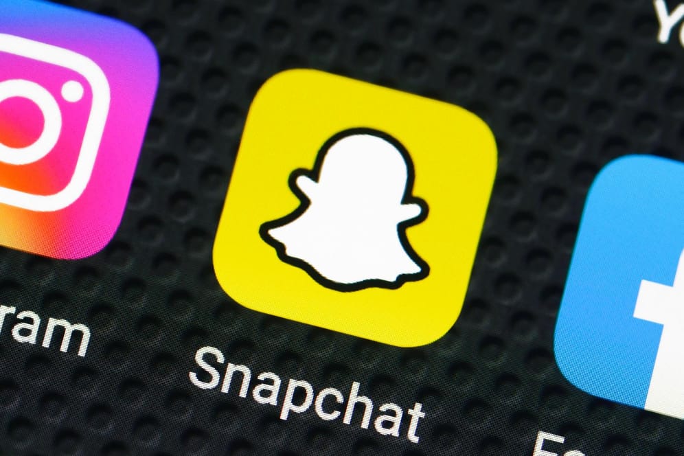 Snapchat-App (Symbolbild): Ein schlechtes Quartalsergebnis ließ die Snapchat-Aktie abrauschen – und drückte Facebook und Twitter ebenfalls nach unten.
