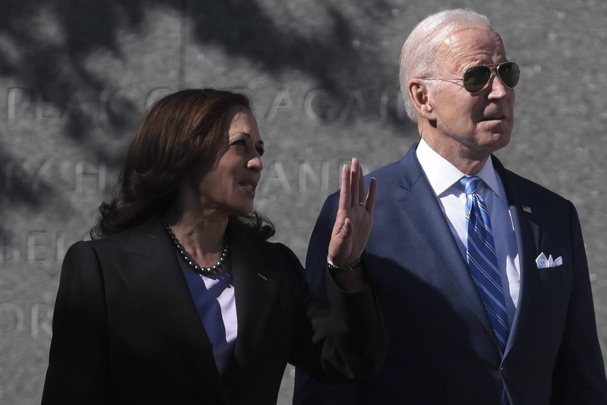 Kamala Harris und Joe Biden: Die US-Vizepräsidentin und der Präsident sollen in internen Runden häufiger fluchen.