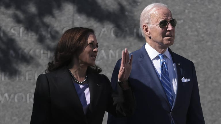 Kamala Harris und Joe Biden: Die US-Vizepräsidentin und der Präsident sollen in internen Runden häufiger fluchen.