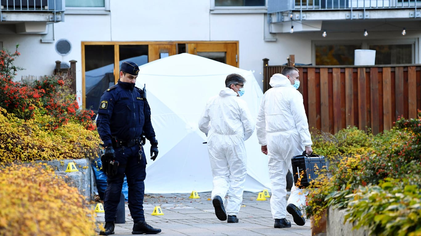 Stockholm: Polizisten ermitteln am Ort, an dem der schwedische Rapper erschossen wurde.