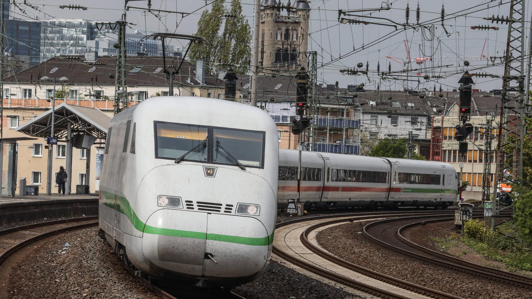 KölnDüsseldorf Wieder freie Fahrt auf rechtsrheinischer Zugstrecke