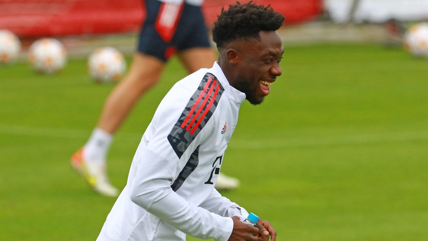 Alphonso Davies: Der Außenverteidiger spielt in seiner Freizeit gerne "FIFA".