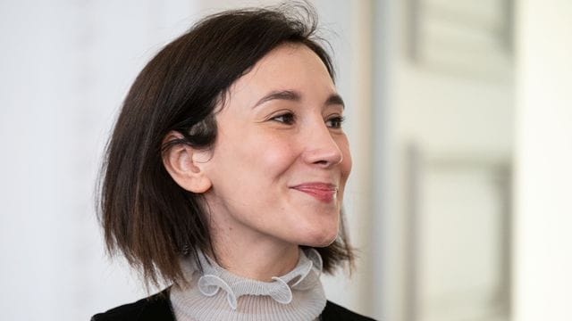 Sibel Kekilli lächelt