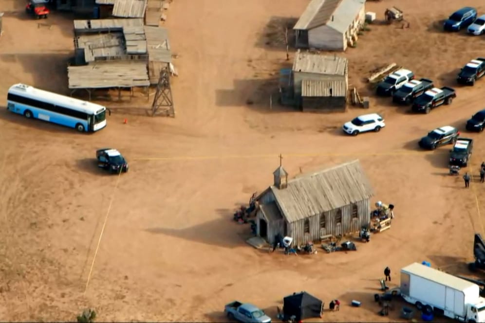 Eine Luftaufnahme zeigt den Drehort des Films "Rust". Nach Medienberichten soll es Probleme bei der Sicherheit gegeben haben.