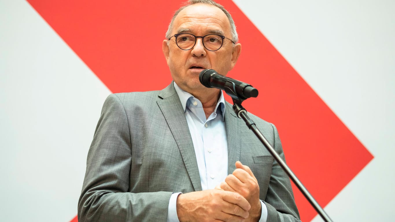 Norbert-Walter Borjans während einer Pressekonferenz in der SPD-Zentrale (Archivbild). Der Parteichef ist für eine Inbetriebnahme der Gaspipeline Nord Stream 2.