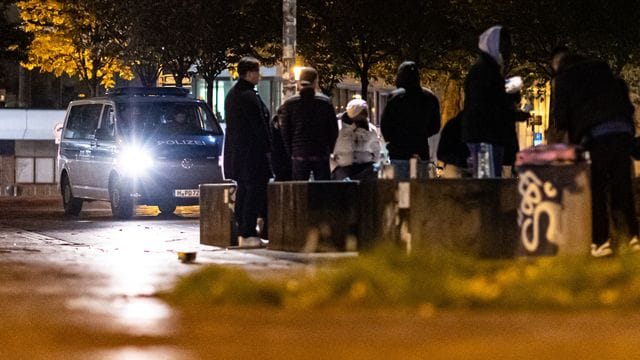 Polizeipräsenz am Küchengartenplatz in Hannover Polizeipräsenz am Küchengartenplatz in Hannover