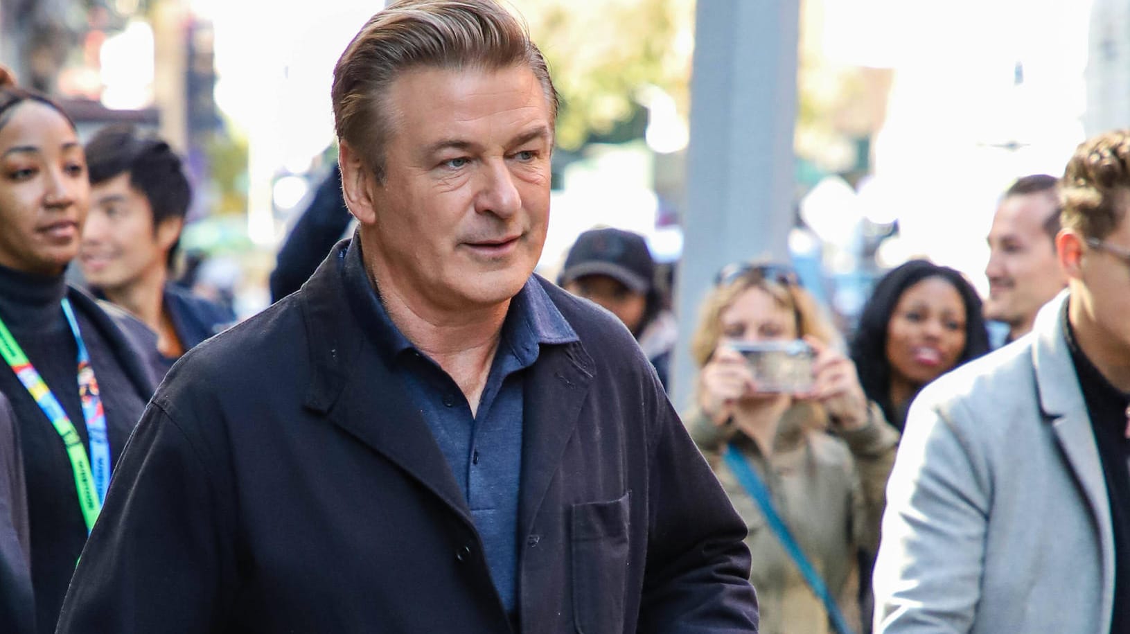 Alec Baldwin: Er erschoss am Filmset versehentlich eine Kamerafrau.