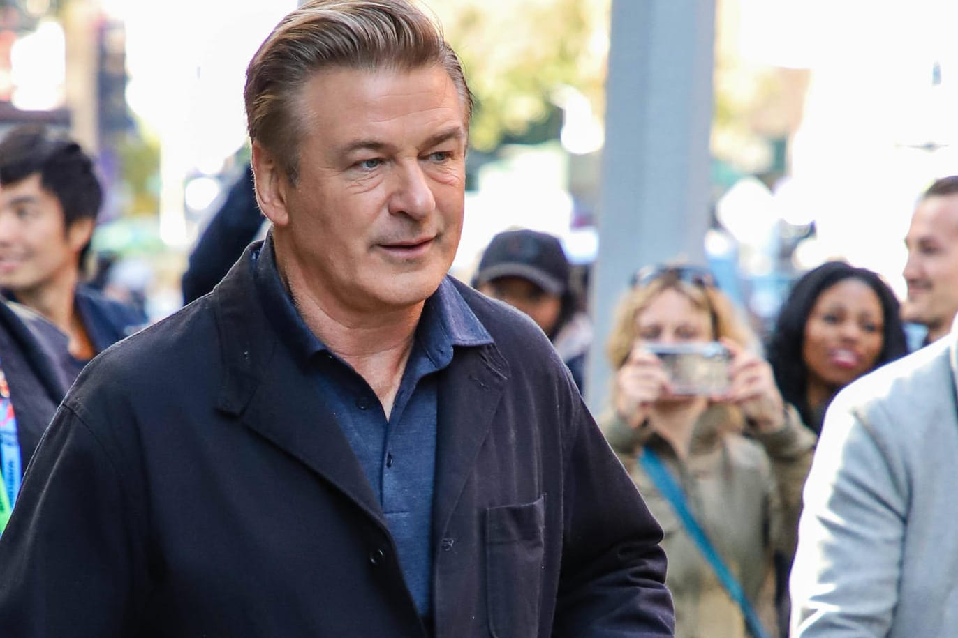 Alec Baldwin: Er erschoss am Filmset versehentlich eine Kamerafrau.