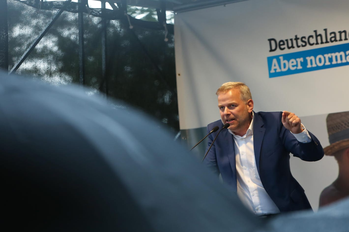 "Deutschland. Aber normal", lautete das Motto der AfD: Hier bei einer Wahlkampfveranstaltung im Sommer 2021 vor dem Schweriner Schloss.