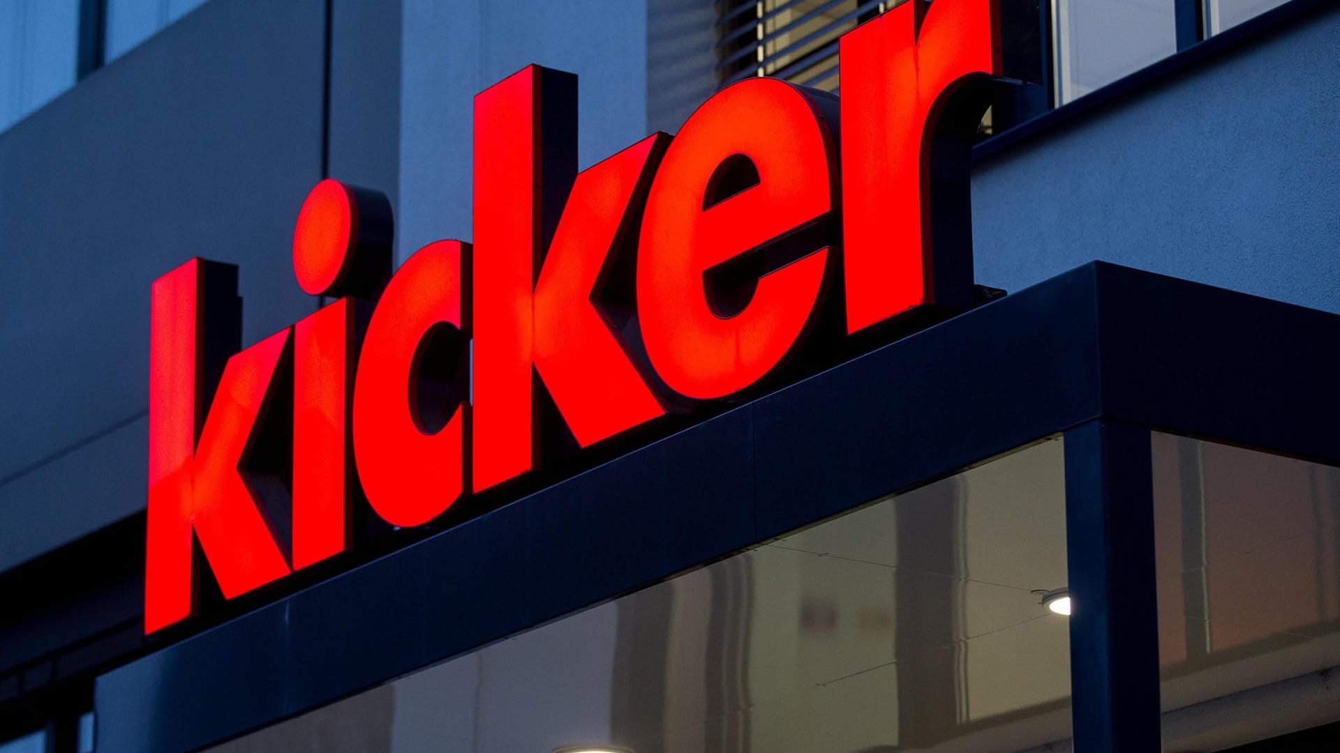 Der Kicker-Schriftzug am Eingang der Kicker-Redaktion in Nürnberg, Der Kicker-Schriftzug am Eingang der Kicker-Redaktion in Nürnberg,