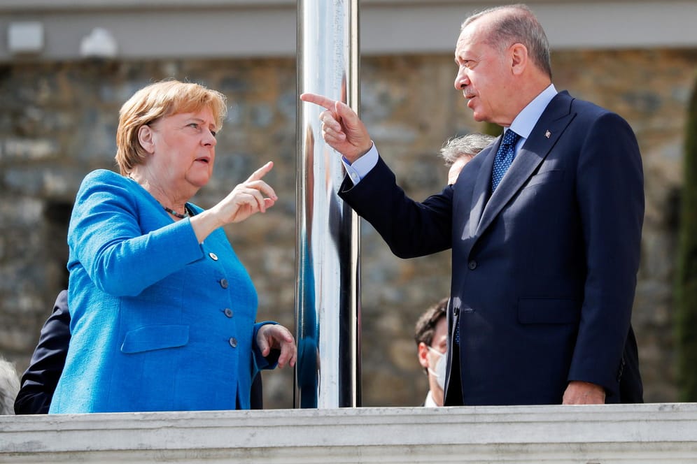 Der türkische Präsident trifft Kanzlerin Angela Merkel im Oktober in Istanbul: Mit der wahrscheinlichen Ausweisung von westlichen Botschaftern sorgt Erdoğan für einen diplomatischen Eklat.