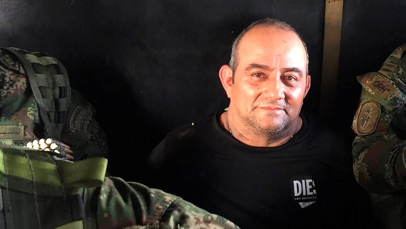 Dairo Antonio Usuga David, alias "Otoniel" nach seiner Festnahme. Er gilt als mächtigster Drogenboss in Kolumbien.