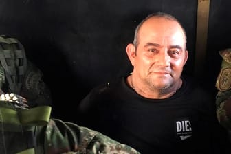 Dairo Antonio Usuga David, alias "Otoniel" nach seiner Festnahme. Er gilt als mächtigster Drogenboss in Kolumbien.