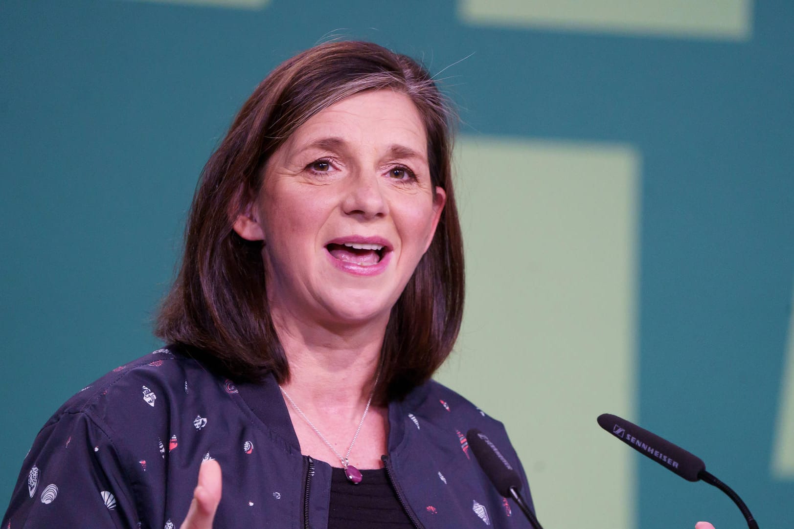 Katrin Göring-Eckardt spricht beim Kleinen Parteitag der Grünen (Archivbild). Die Politikerin fordert ein paritätisch besetztes Kabinett der Ampel-Regierung.