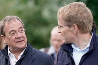 Armin Laschet (CDU, l) und Daniel Günther (CDU)