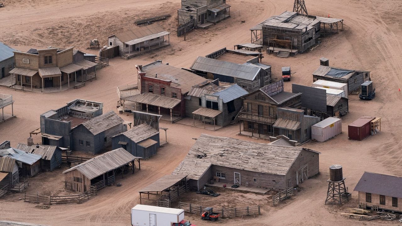 Diese Luftaufnahme zeigt die Bonanza Creek Ranch nach dem tödlichen Schuss aus einer Requisitenwaffe auf die Chef-Kamerafrau am Set eines Westerns.