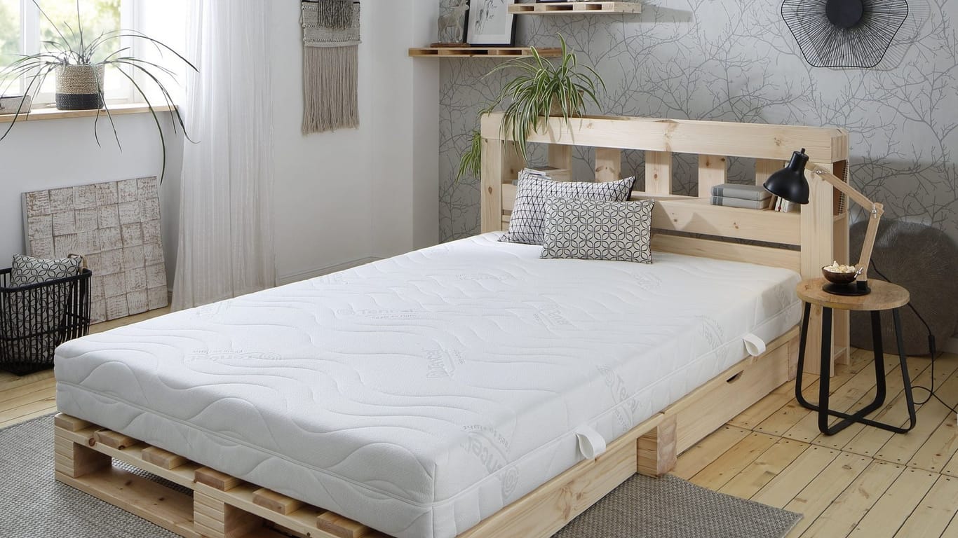 Eine Matratze im Schlafzimmer: Bei Otto ist heute ein Modell für unter 150 Euro erhältlich.