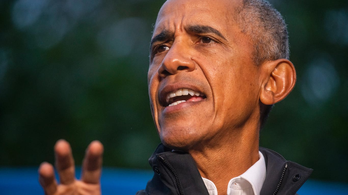 Barack Obama: Der ehemalige US-Präsident auf der Bühne einer Wahlveranstaltung im Weequahic Park.