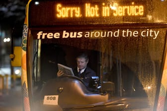 Nicht in Betrieb (Symbolbild): Immer mehr Busfahrer wechseln in Großbritannien in die Lkw-Branche – aber wer hält dann noch den öffentlichen Nahverkehr auf der Insel aufrecht?