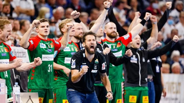 Der SC Magdeburg feierte beim THW Kiel den Sieg im Spitzenspiel der Handball-Bundesliga. Der SC Magdeburg feierte beim THW Kiel den Sieg im Spitzenspiel der Handball-Bundesliga.
