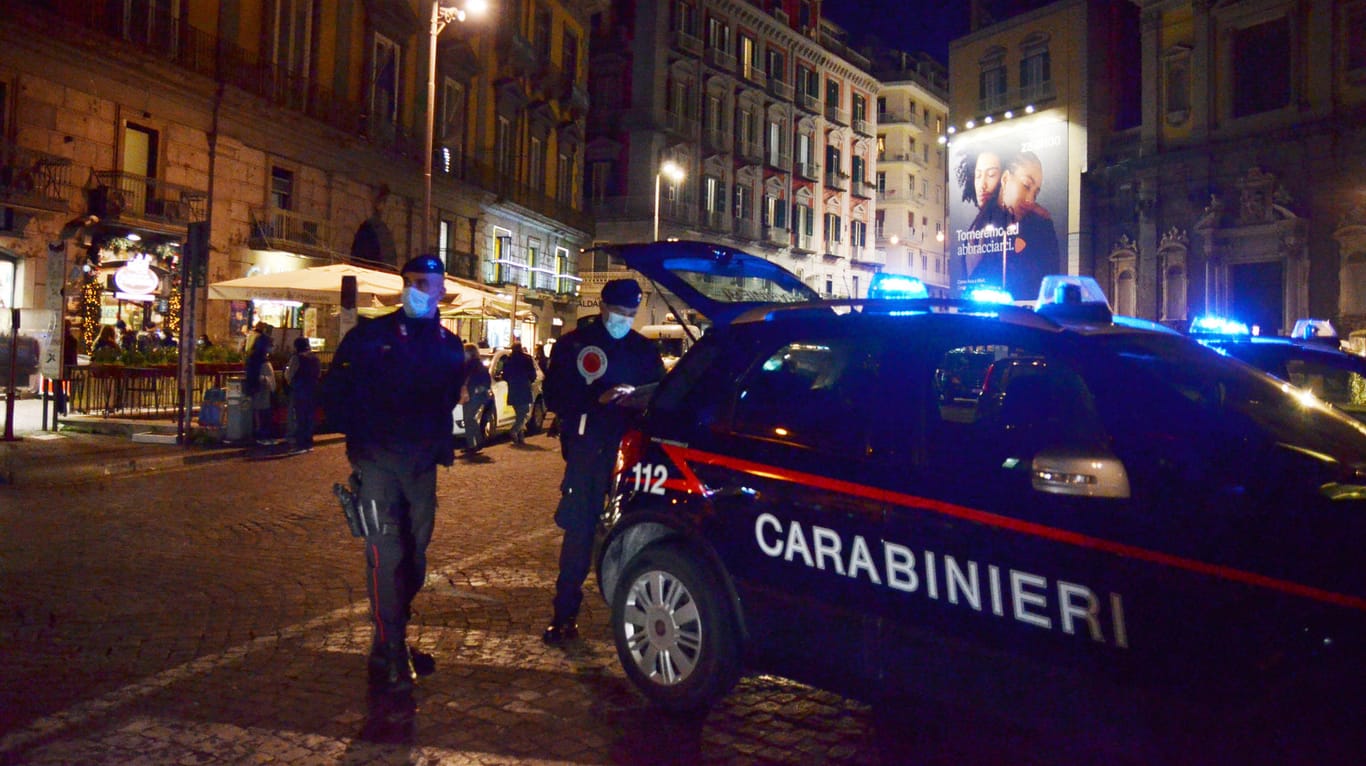 Carabinieri (Archivbild): Der Mann bat die italienische Polizei, ihn ins Gefängnis zu bringen.