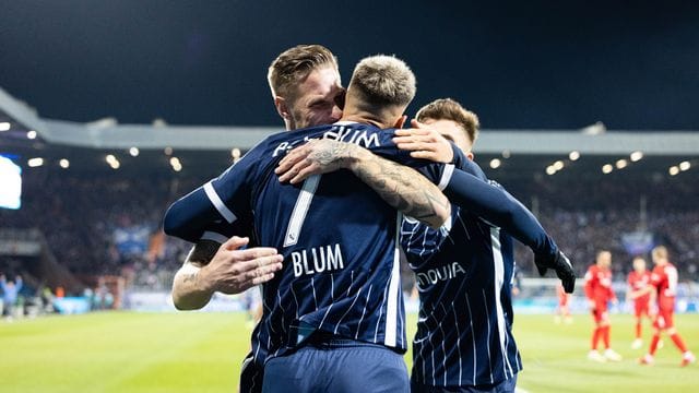 Danny Blum (M) brachte Bochum gegen Frankfurt auf die Siegerstraße.