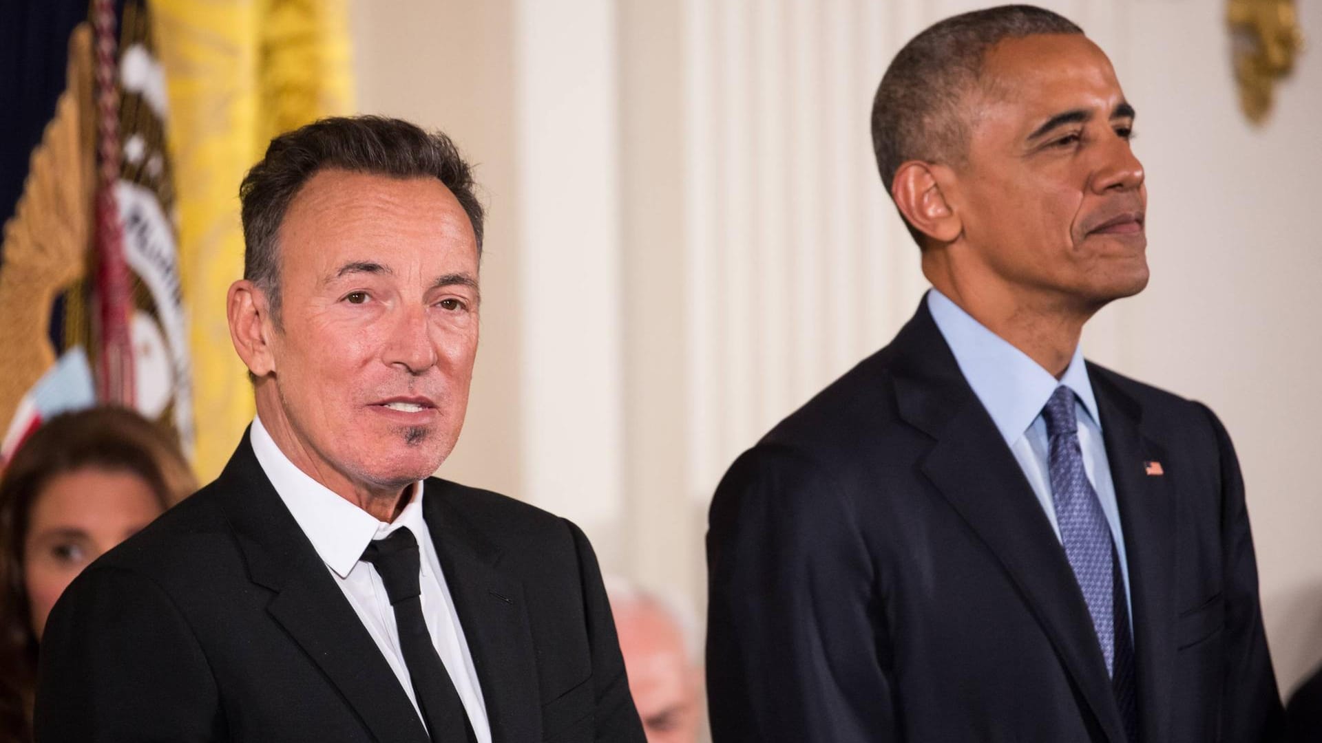 Bruce Springsteen und Barack Obama im Weißen Haus (Archivbild). Die beiden Freunde machen sich Sorgen um die Spaltung der Gesellschaft in den USA und Europa.